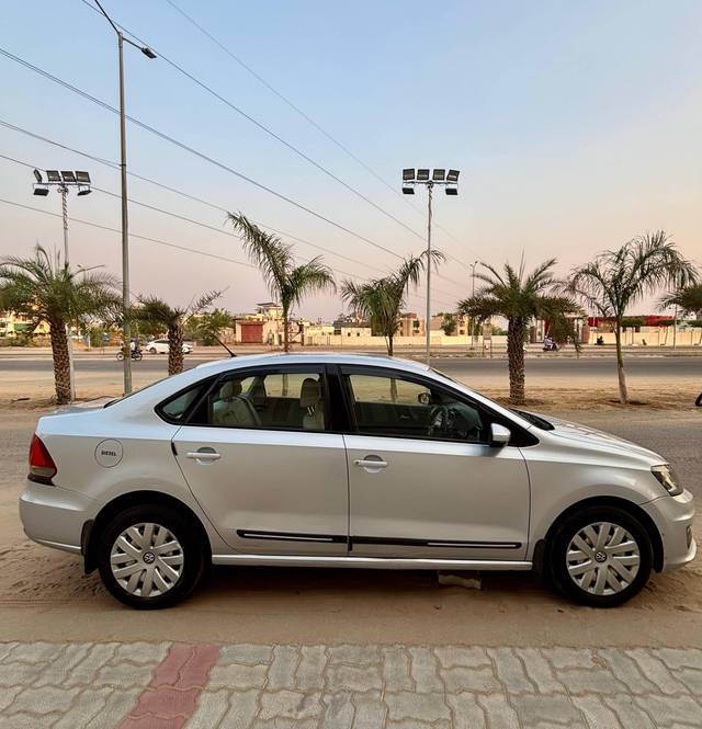https://images10.gaadi.com/usedcar_image/4529266/original/processed_3cd20e3c8c131588b9798363ff32c879.jpg?imwidth=6401