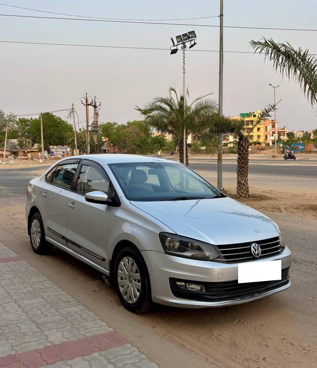 https://images10.gaadi.com/usedcar_image/4529266/original/processed_d66e25853d9b56e43748407ea159ca8f.jpg?imwidth=6400