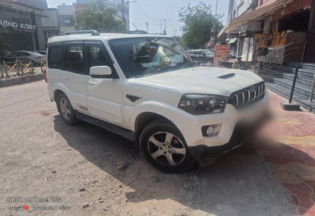 https://images10.gaadi.com/usedcar_image/4529270/original/dab37d6d-454f-4453-8209-a58f30c419d1.?imwidth=6400
