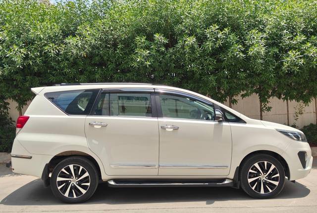 https://images10.gaadi.com/usedcar_image/4529281/original/processed_5b47ab0321b9d55cee84f6264c67014a.jpg?imwidth=6401