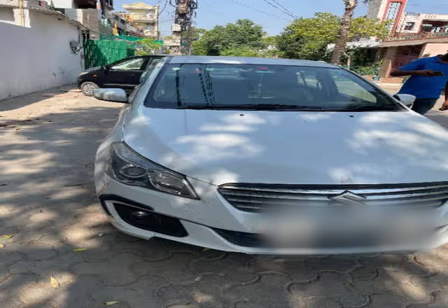 https://images10.gaadi.com/usedcar_image/4529297/original/805530cb-3a08-4d45-afe9-88206bcb72ed.?imwidth=6401