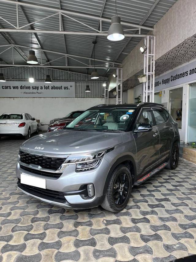 https://images10.gaadi.com/usedcar_image/4529298/original/processed_57dbefdc20a8f52c6736f20e92789ef6.jpg?imwidth=6401
