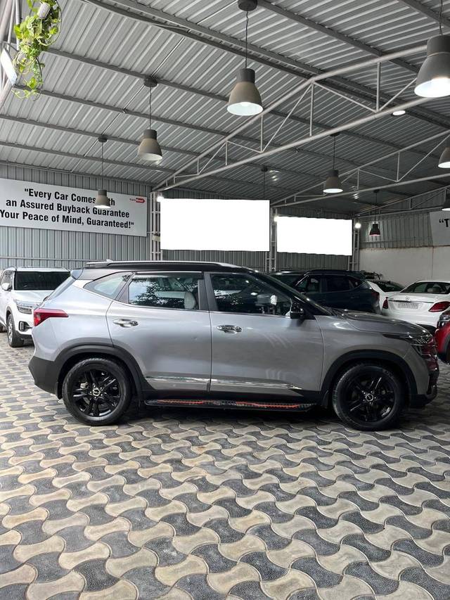 https://images10.gaadi.com/usedcar_image/4529298/original/processed_b29bc249e985812bebb4d506326b02a7.jpg?imwidth=6402