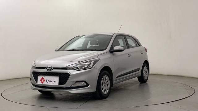 https://images10.gaadi.com/usedcar_image/4529307/original/fd67bb2498aeb41727f63fcdc06b706f.JPG?imwidth=6400