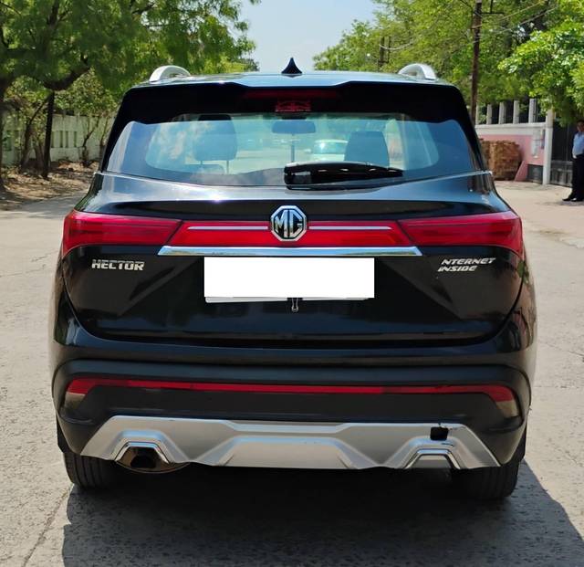 https://images10.gaadi.com/usedcar_image/4529354/original/processed_d9ec23ce9ec94bdf811e680cbc9f9b45.jpg?imwidth=6402