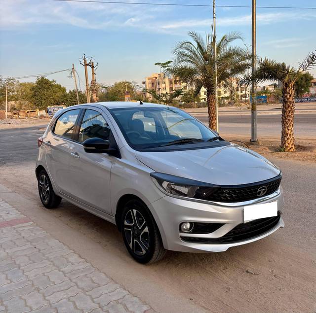 https://images10.gaadi.com/usedcar_image/4529383/original/processed_d95f66844038ff6d81c150d3da36ecb7.jpg?imwidth=6400
