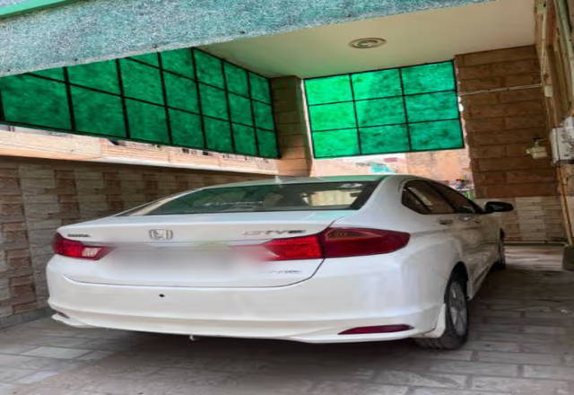 https://images10.gaadi.com/usedcar_image/4529409/original/812209c2-a4db-43a5-830b-e15f4e19edbb.?imwidth=6401
