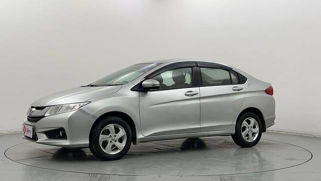 https://images10.gaadi.com/usedcar_image/4529446/original/19018f16ee2a6b82b24e901295a12589.JPG?imwidth=6400