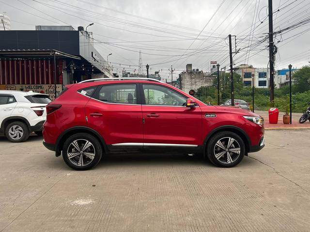 https://images10.gaadi.com/usedcar_image/4529458/original/processed_cfee12d76360f0b54af97781e54ccfa9.jpg?imwidth=6401