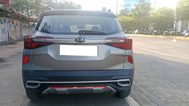 https://images10.gaadi.com/usedcar_image/4529468/original/processed_1361b7d647bbb5f7d676b603252abb44.jpg?imwidth=6402