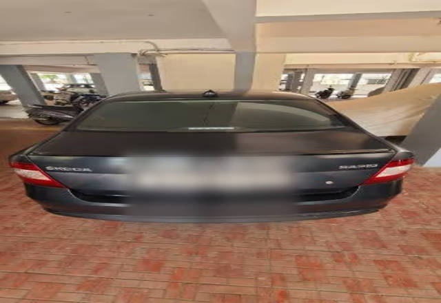 https://images10.gaadi.com/usedcar_image/4529494/original/95b0b629-2969-4c07-a990-f7042e403731.?imwidth=6402