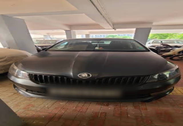 https://images10.gaadi.com/usedcar_image/4529494/original/f0d8a68a-1a56-4ecf-a377-60add2cc4ec2.?imwidth=6400