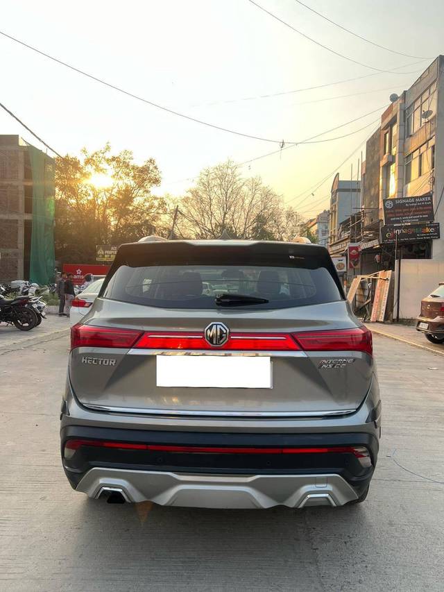 https://images10.gaadi.com/usedcar_image/4529518/original/processed_ff0bd86c2e7bb4c0294cdb38dd583cea.jpg?imwidth=6402