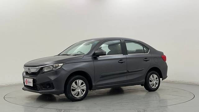 https://images10.gaadi.com/usedcar_image/4529532/original/b575d1c7a376ca6bd47b305efe44019d.JPG?imwidth=6400