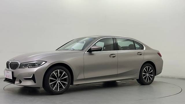 https://images10.gaadi.com/usedcar_image/4529537/original/8dd10bd50bd9f00916d11e27de617697.JPG?imwidth=6400
