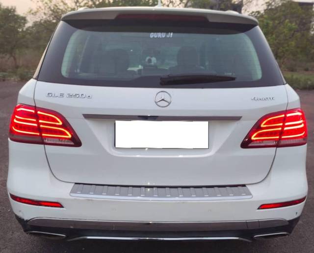 https://images10.gaadi.com/usedcar_image/4529539/original/processed_2c0bfe2e689ddadca07948b606d232d7.jpg?imwidth=6402