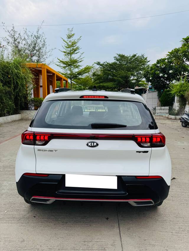 https://images10.gaadi.com/usedcar_image/4529544/original/processed_3216bf16-53d5-46cd-9802-da3f044ca235.jpg?imwidth=6401