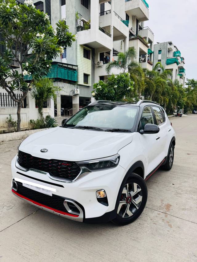 https://images10.gaadi.com/usedcar_image/4529544/original/processed_8bb5e948-2366-4ff9-a428-1f50a7b12640.jpg?imwidth=6402