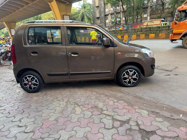 https://images10.gaadi.com/usedcar_image/4529565/original/b82fa2cc07a21753cd82ba771209d73d.jpg?imwidth=6401