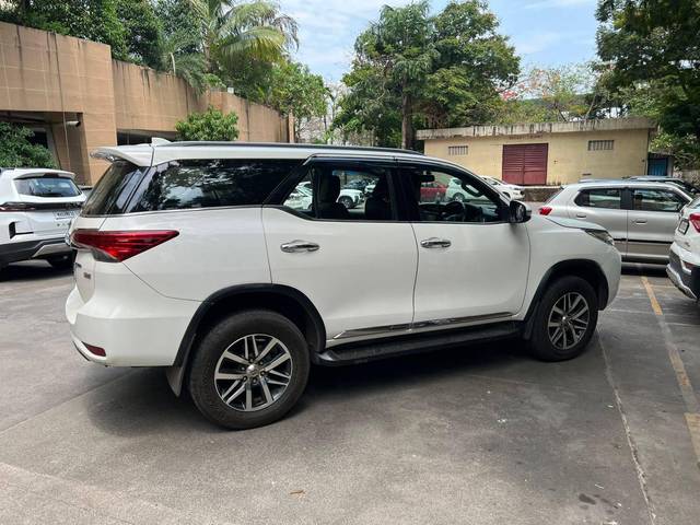 https://images10.gaadi.com/usedcar_image/4529586/original/processed_bfc546306565921cad9f739310354eb4.jpeg?imwidth=6402