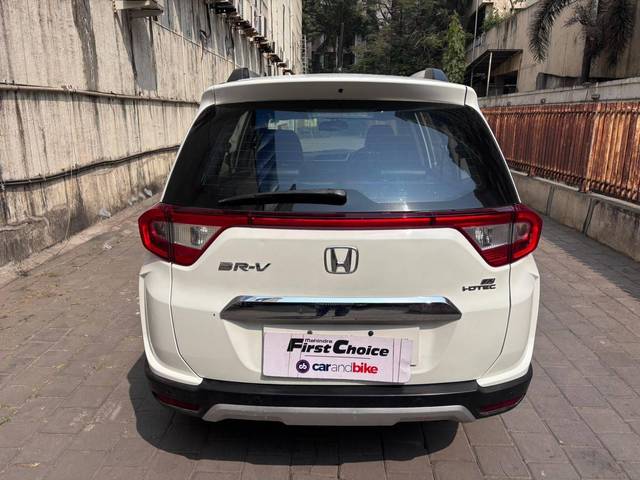 https://images10.gaadi.com/usedcar_image/4529587/original/processed_c8c4aa0585016b792baa28608c3b9493.jpeg?imwidth=6401
