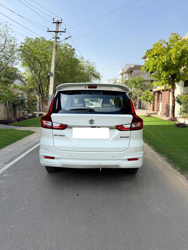 https://images10.gaadi.com/usedcar_image/4529591/original/processed_c3b8a7ed8d411aef07b304d6f318a672.jpg?imwidth=6401