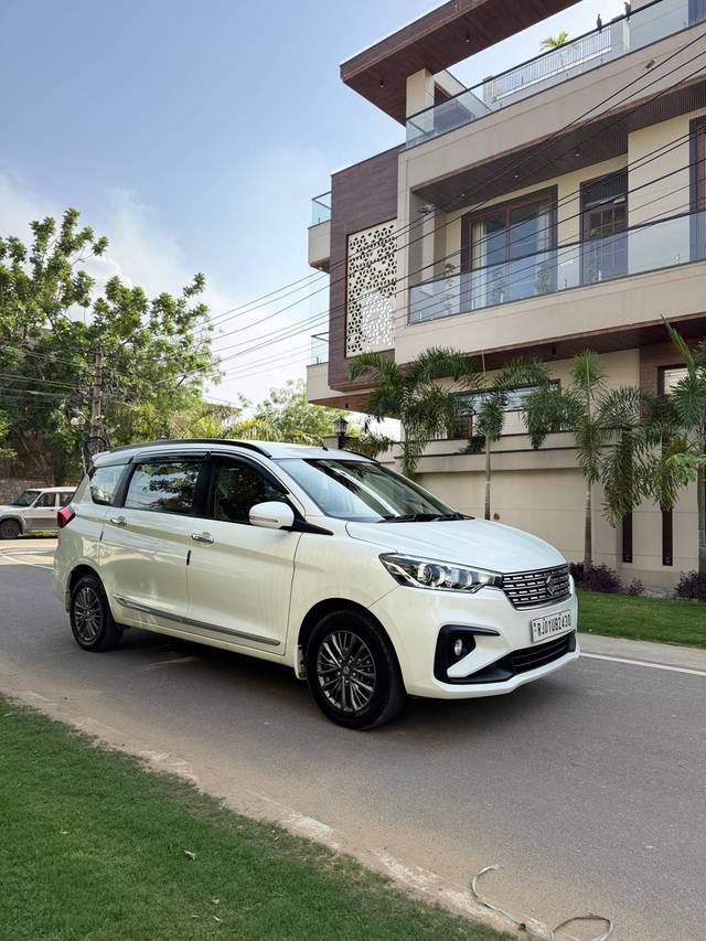 https://images10.gaadi.com/usedcar_image/4529591/original/processed_ebe2d2f0da7d5a1339b5f1b458b7a012.jpg?imwidth=6402
