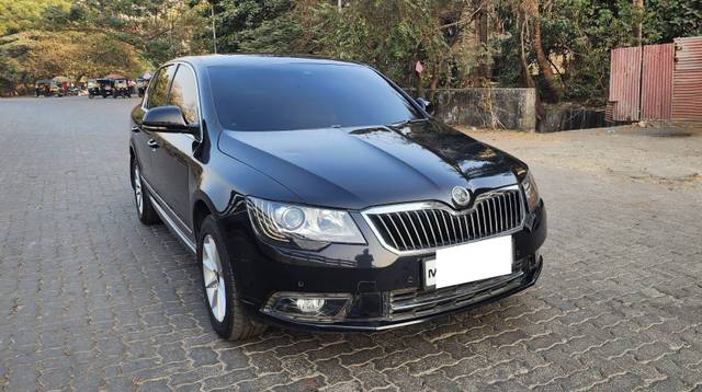 https://images10.gaadi.com/usedcar_image/4529649/original/processed_385cfe475b2ff380eaceb0b460bdbfd1.jpeg?imwidth=6400