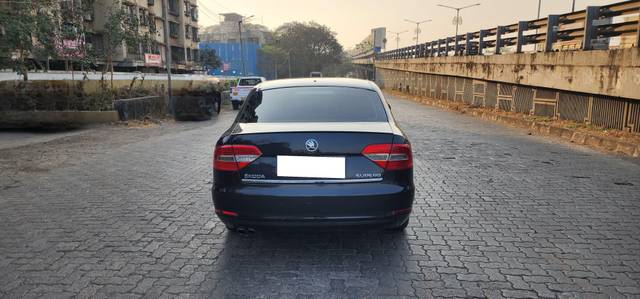 https://images10.gaadi.com/usedcar_image/4529649/original/processed_9c129a9084e7c58e94ddd7e98bb7d544.jpeg?imwidth=6402