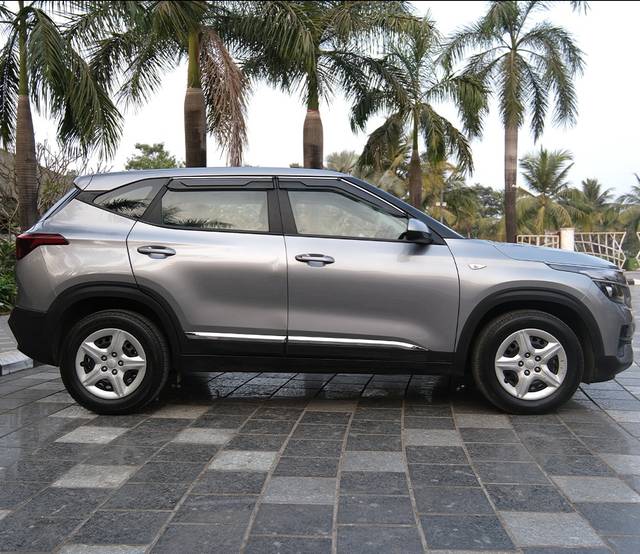 https://images10.gaadi.com/usedcar_image/4529652/original/7c71f49abd5a45a7e230515d2b2d986e.jpg?imwidth=6401