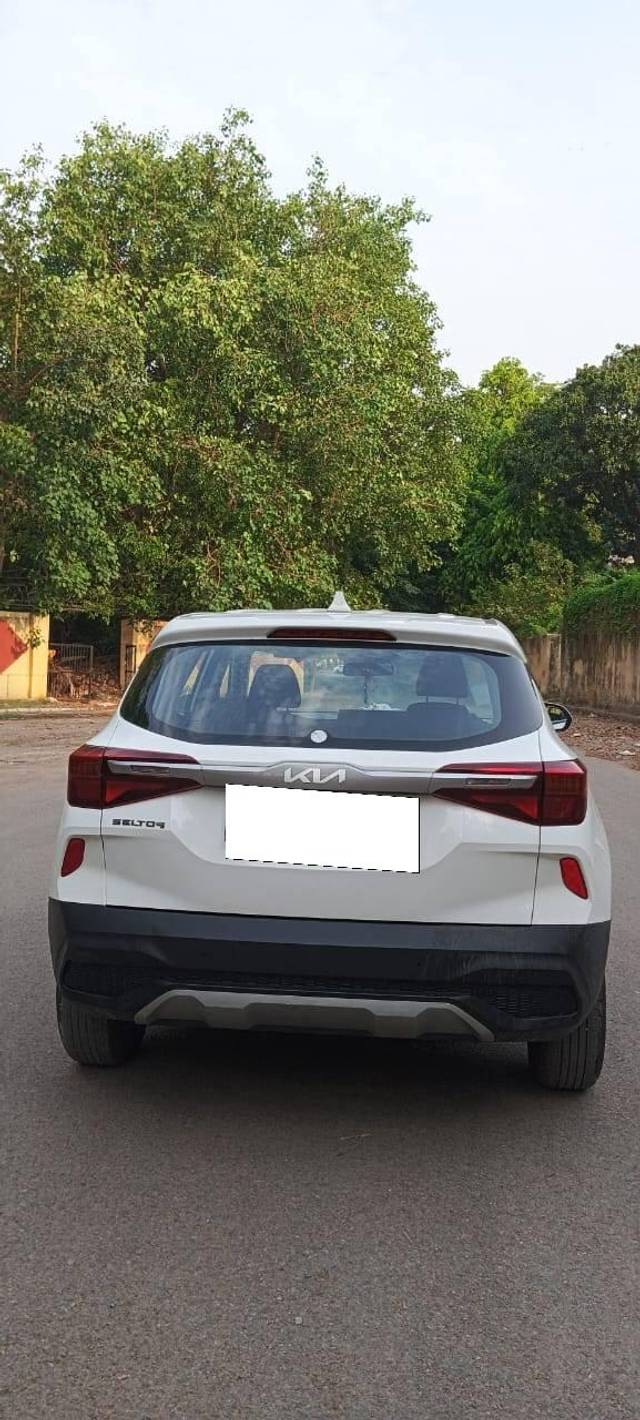 https://images10.gaadi.com/usedcar_image/4529653/original/processed_eaa7aa4ec81d5fc28b8dc6d604e9f102.jpeg?imwidth=6402