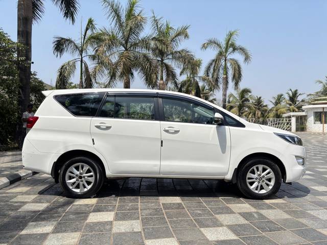 https://images10.gaadi.com/usedcar_image/4529664/original/6aecbf108cd38bec73c4b0e4a5365225.jpg?imwidth=6401