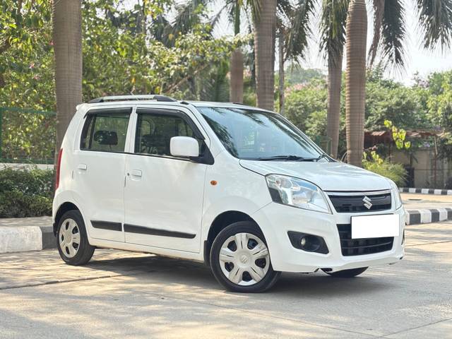 https://images10.gaadi.com/usedcar_image/4529669/original/processed_801ff13e9a0c29f9abd295365cffb47b.jpg?imwidth=6400