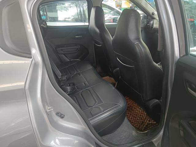 https://images10.gaadi.com/usedcar_image/4529670/original/8072e8edf06168961cab192758be5d8e.jpg?imwidth=6402
