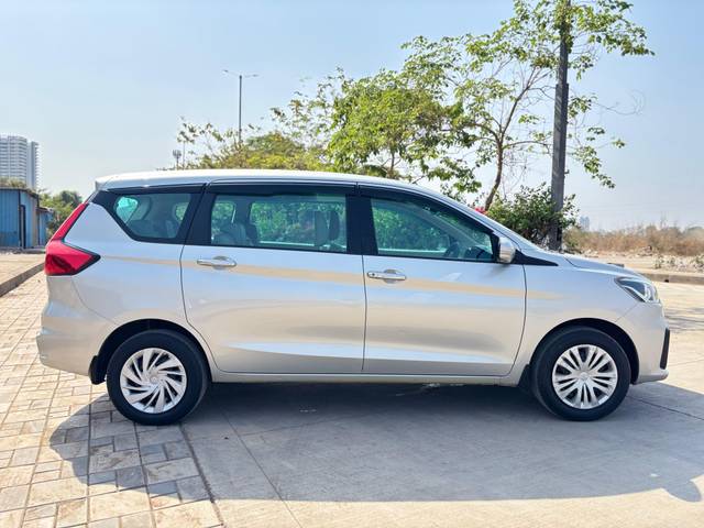 https://images10.gaadi.com/usedcar_image/4529673/original/9c13e44bd18945b6ec542aabd96d523a.jpg?imwidth=6401