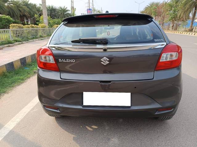 https://images10.gaadi.com/usedcar_image/4529682/original/processed_ffafbace9e12c1a0df388b29233de672.jpg?imwidth=6402