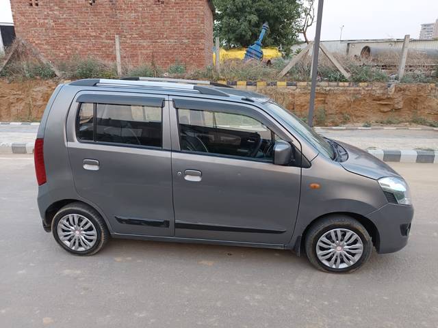 https://images10.gaadi.com/usedcar_image/4529687/original/8e337812afc2a1ed07ffe7c886418881.jpg?imwidth=6401