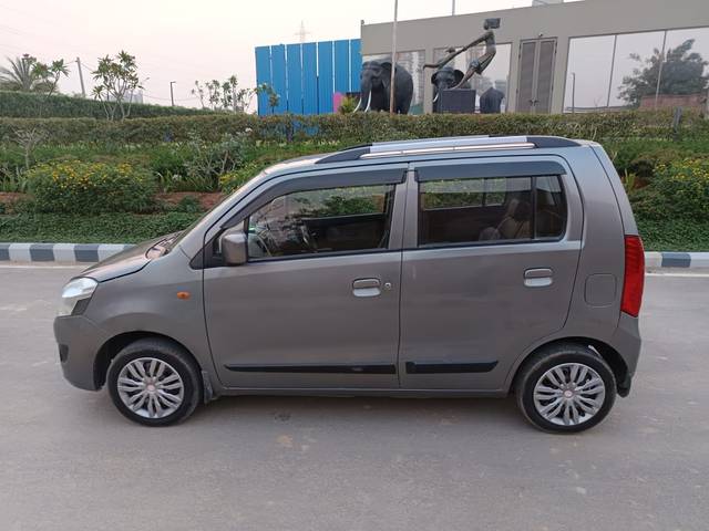 https://images10.gaadi.com/usedcar_image/4529687/original/cb7df3ad13e082dc27720310668c3cb6.jpg?imwidth=6402
