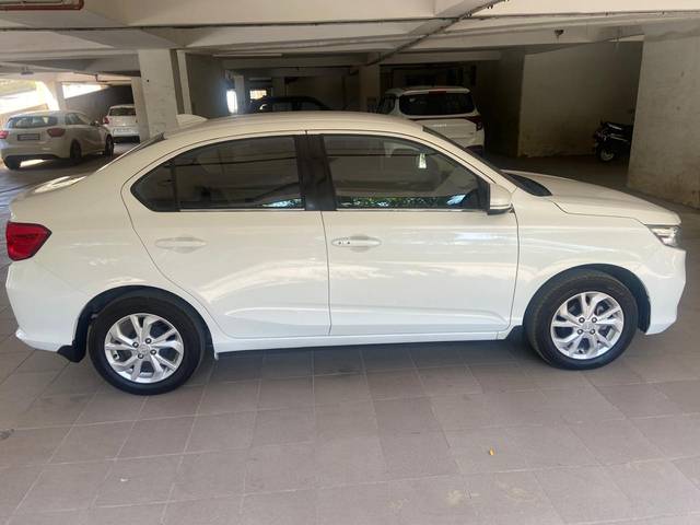 https://images10.gaadi.com/usedcar_image/4529689/original/4888c3765a7220f292029a128fe83fb9.jpeg?imwidth=6401