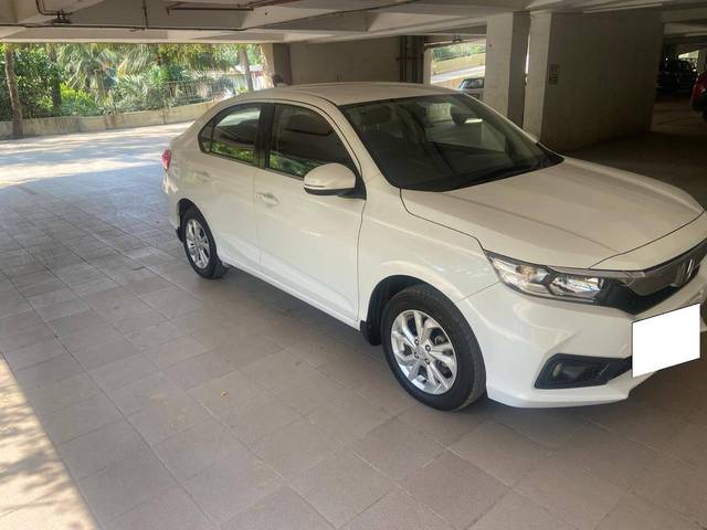https://images10.gaadi.com/usedcar_image/4529689/original/processed_660c810553e4dc354c00d56ed70d0efc.jpeg?imwidth=6400