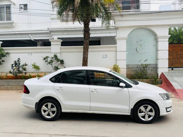 https://images10.gaadi.com/usedcar_image/4529694/original/5844a2881a96c06d8bcf5f5c613f4e6b.jpg?imwidth=6401