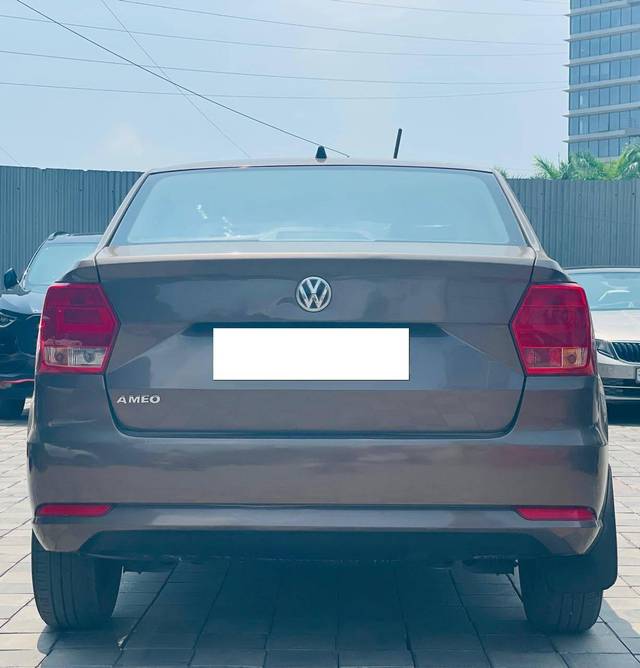 https://images10.gaadi.com/usedcar_image/4529696/original/processed_ea7493d8fe8743d097db29648cec0544.jpg?imwidth=6401
