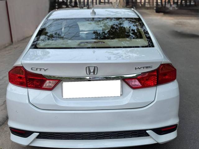https://images10.gaadi.com/usedcar_image/4529763/original/processed_7d56c4bf713860754c6fd3bc0c18742c.jpg?imwidth=6402