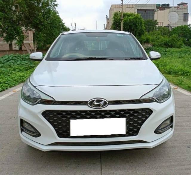 https://images10.gaadi.com/usedcar_image/4529766/original/processed_723fd741d349226eebdf454d656aee00.jpg?imwidth=6402