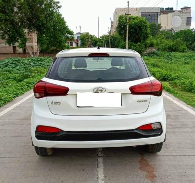 https://images10.gaadi.com/usedcar_image/4529766/original/processed_a4187febf94f59f508c5fb0d495e0a80.jpg?imwidth=6402