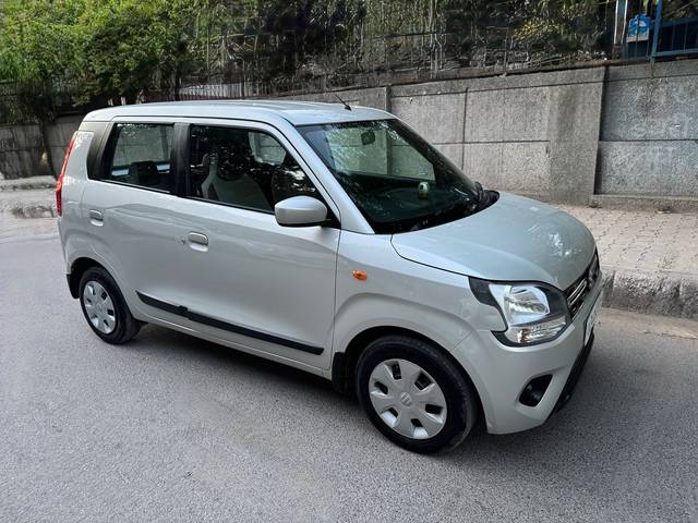 https://images10.gaadi.com/usedcar_image/4529768/original/8d334ba6af80966aa53d1d3b240a855e.jpg?imwidth=6400