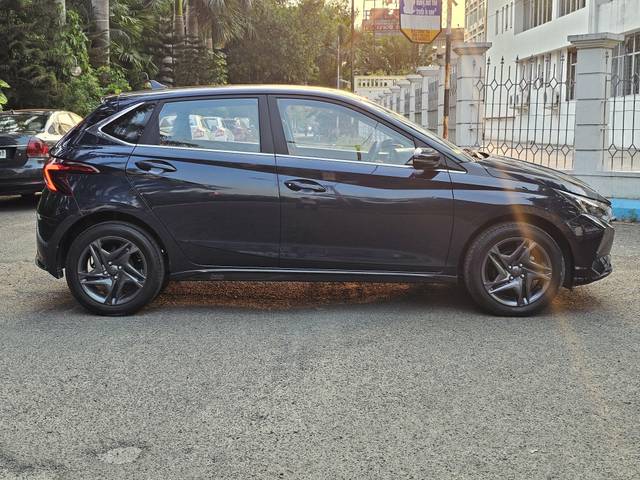 https://images10.gaadi.com/usedcar_image/4529782/original/processed_9646fb10fa868b41a3560e6e303602e8.jpg?imwidth=6401