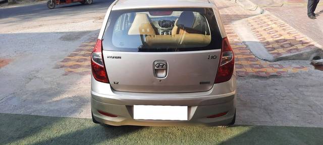 https://images10.gaadi.com/usedcar_image/4529785/original/processed_d64b2586c63483ae38ba9446194f05b3.jpg?imwidth=6401
