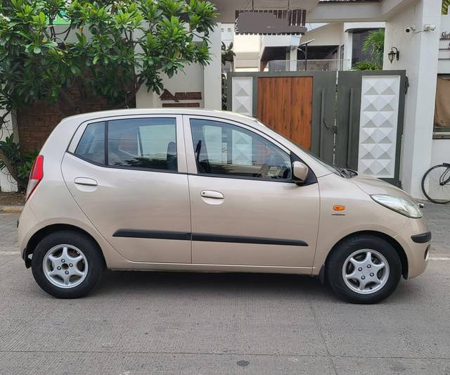 https://images10.gaadi.com/usedcar_image/4529786/original/8c1f1addbf7d55c86b5d7e77e741c8b1.jpg?imwidth=6401