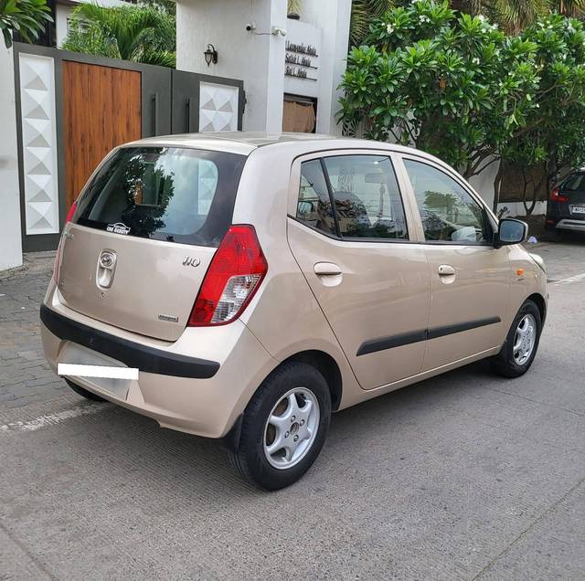 https://images10.gaadi.com/usedcar_image/4529786/original/processed_f3da425fcc28cc806e1171a9eebe972f.jpg?imwidth=6402